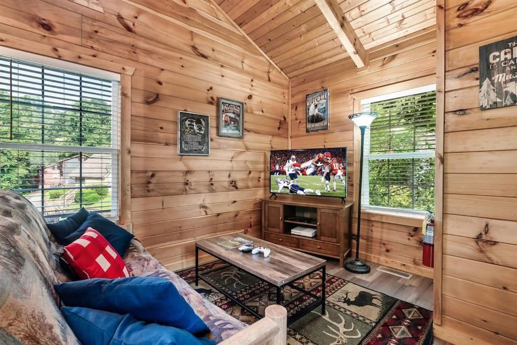 Chalet A Notch Lodge~gatlinburg
